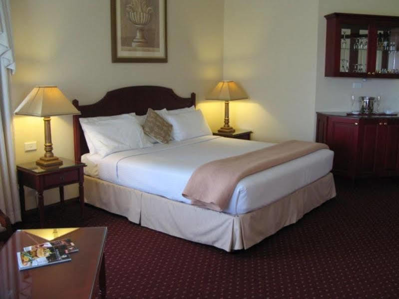 Camden Valley Inn Экстерьер фото